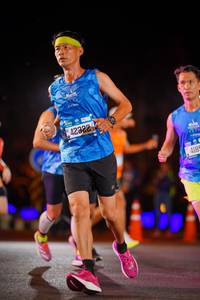 BIB: 1070, 42322, 4185
                            <button type="button" onclick="openModal(21533944)" class="btn btn-primary btn-sm float-right btn-popup" data-toggle="modal" data-target=".modal-high-quality">
                        <i class="fas fa-shopping-cart"></i> Add to Cart
                    </button>
                                            <button type="button" onclick="isThisMe(21533944, true)" class="btn btn-success btn-sm float-right btn-popup btn-isme hidden" data-toggle="tooltip" data-placement="bottom" title="นี่คือรูปของคุณใช่ไหม คลิกที่นี่เพื่อเอาเข้าอัลบั้ม">
                        <i class="fas fa-plus"></i> Add to album
                    </button>
                    <button type="button" onclick="isThisMe(21533944, false)" class="btn btn-warning btn-sm float-right btn-popup btn-isnotme hidden">
                        <i class="fas fa-ban"></i> Remove from album
                    </button>